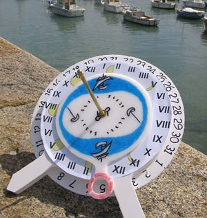 Drain - flood indication on sundials in marine